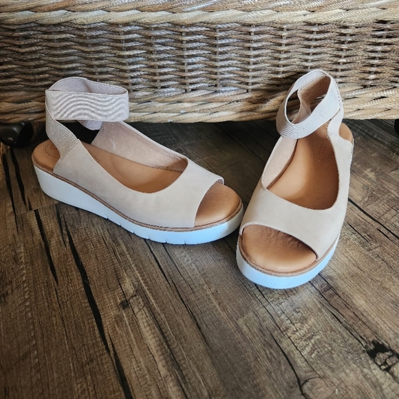 Last chance before donating at Xmas. Corso Como Cream Wedge Ankle Strap Sandals- - Picture 4 of 5